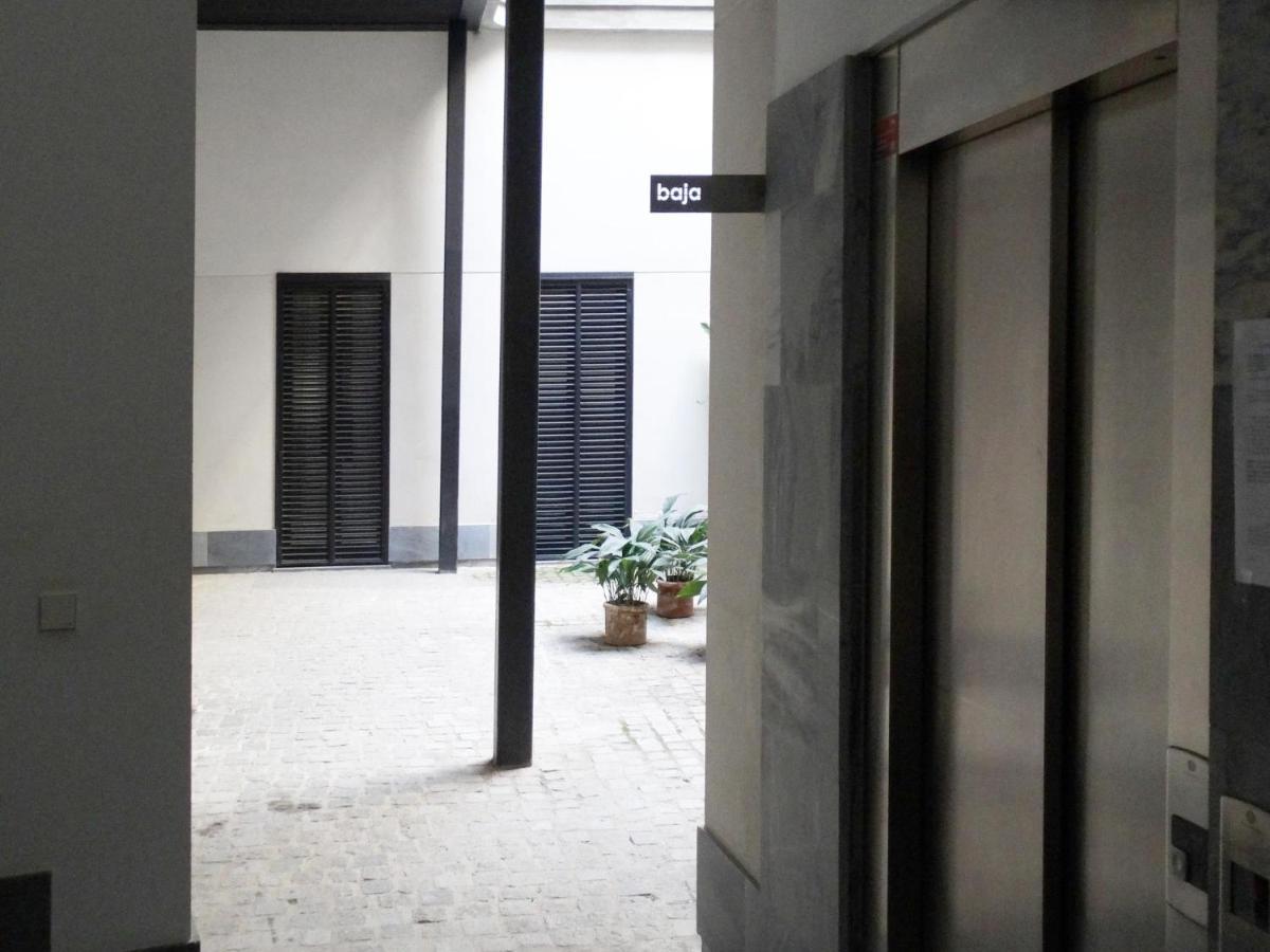Ry Aparcamiento Incluido Junto A Catedral Ideal Parejas Seville Exterior photo